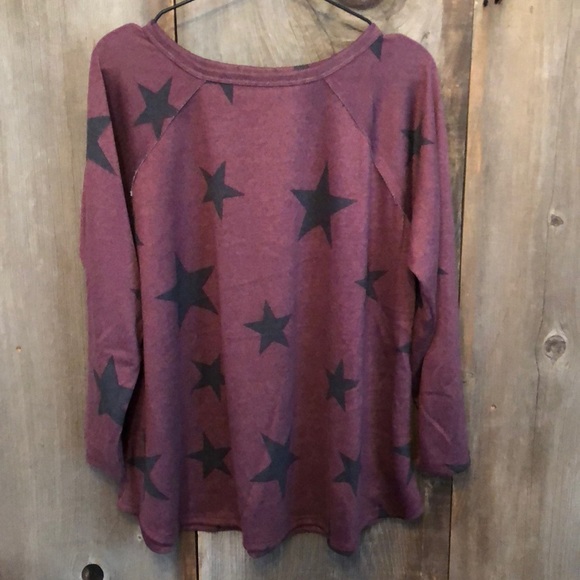 hopely Tops - NWOT Hopely Star Top in Burgundy Maroon Size Small